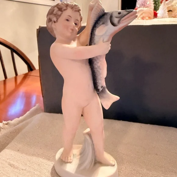 Vintage Norcrest Porcelain Figurines with Cream and Tan Accents set of 3. - Picture 10 of 12